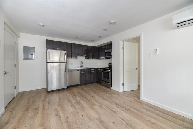 Building Photo - 40 Parker Hill Ave Unit 2
