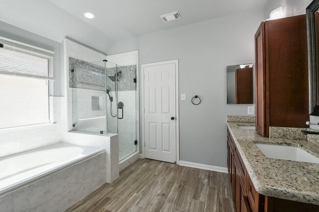 Building Photo - 5410 Linden Grove Ct