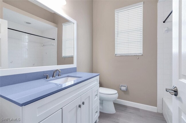 Photo - 2389 Piccadilly Circus