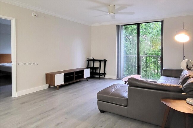 Photo - 1919 Van Buren St Unidad 312A