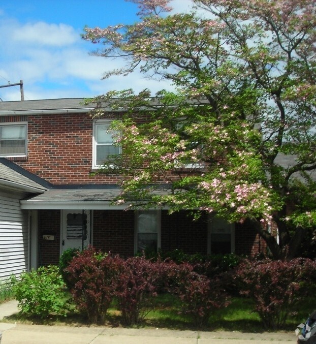 Building Photo - Spacious 4 Bedroom Hellertown Home!