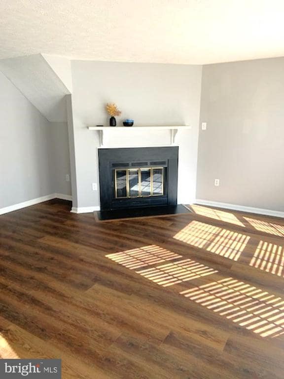 Photo - 557 Cascade Way