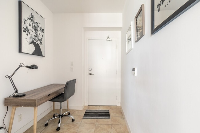 Photo - 137 Bremner Blvd Unit SI ID1532060P
