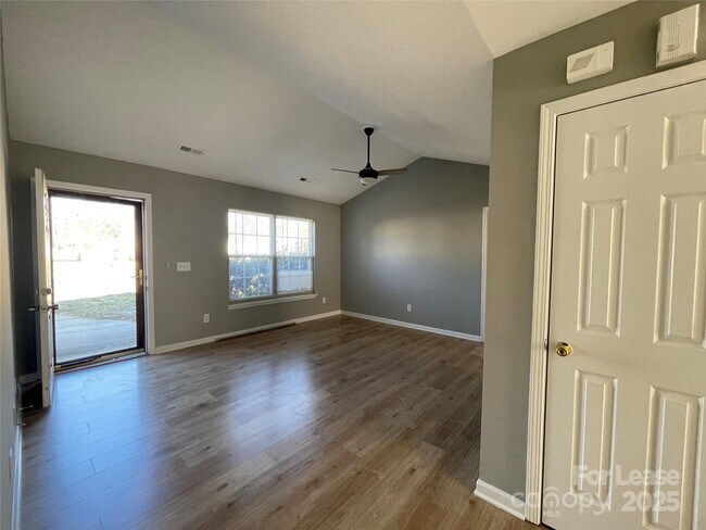 Photo - 1755 Rosewell Dr