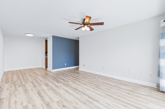 Photo - 1850-1850 Southmere Crescent E