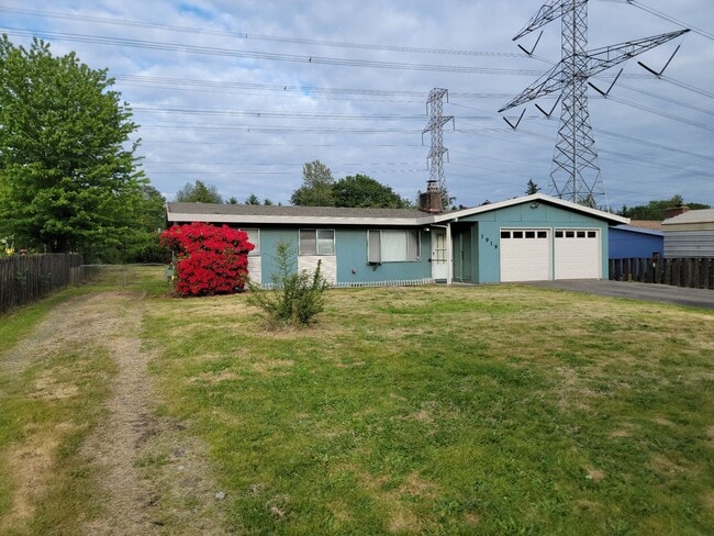 Building Photo - NE Tacoma "Retro" Rambler home - 3 bedroom plus den with 1 bathroom, 2 car garage, AC units - Ava...