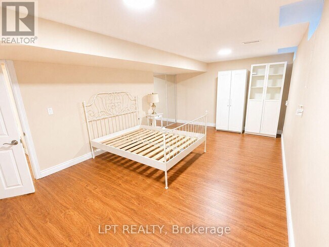 Photo - 14 Hazelton Ave