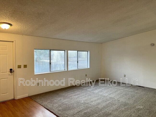 Photo - 1006 N Cedar St