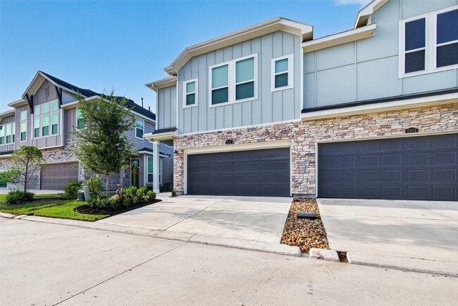 2206 Via Cami Ln