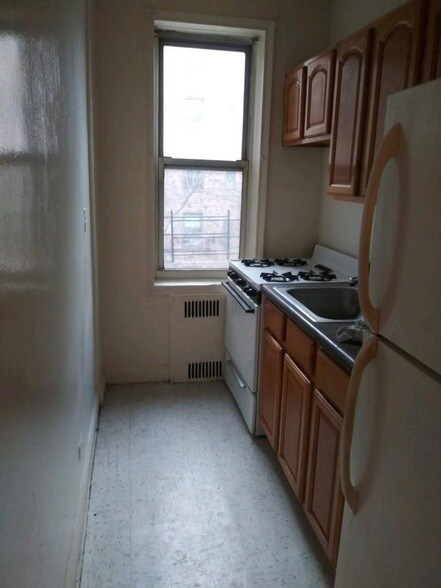 Photo - 92-16 Whitney Ave