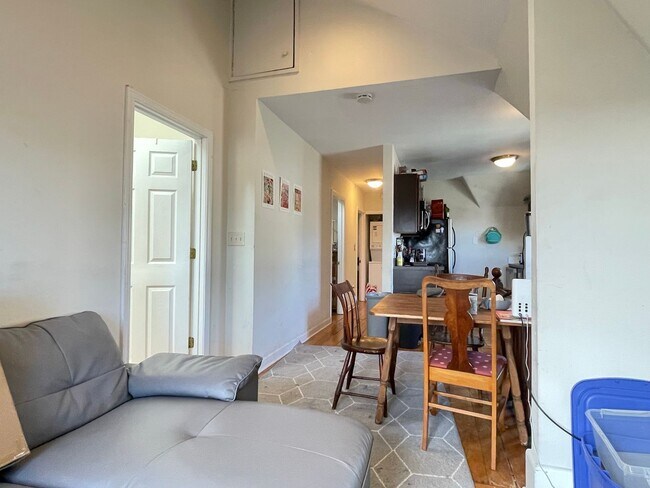 Photo - 839 Parker St