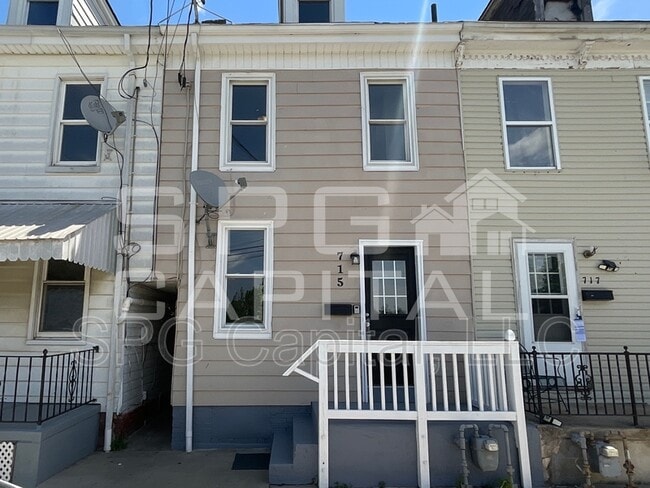 Building Photo - 715 Vander Ave