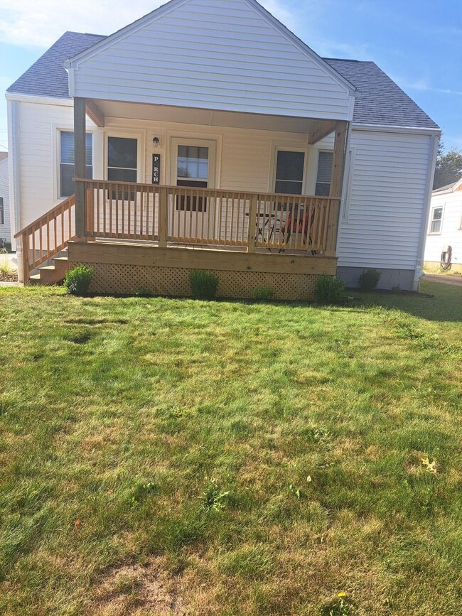 Building Photo - COMPLETE Remodel 2 Bedroom / 1 Bath House