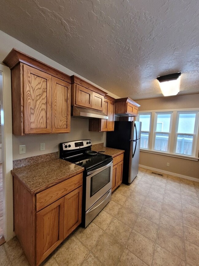 Photo - 305 S Meridian Rd