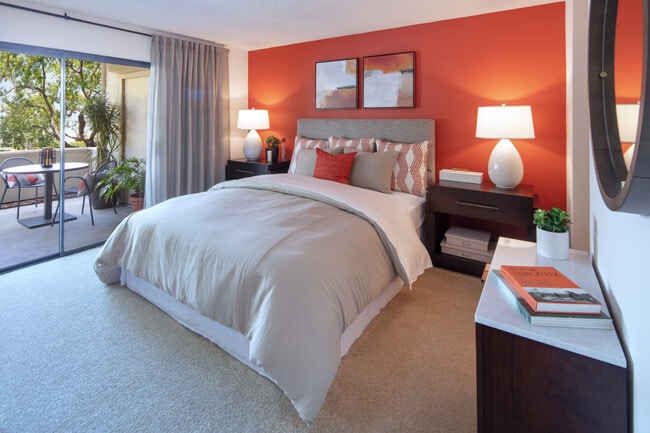 Photo - Cross Creek Apartments