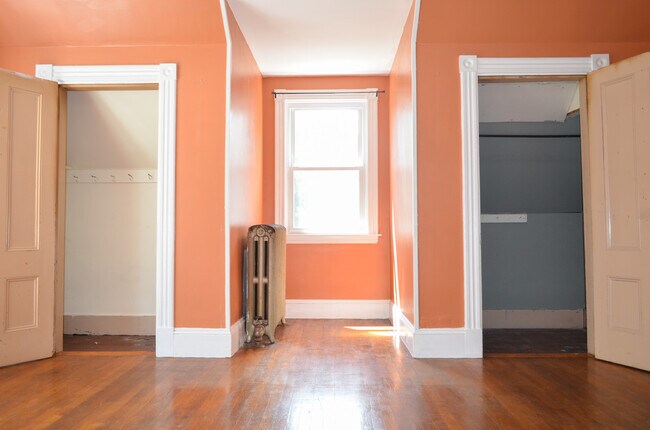 Living room - 35 College St Unit 2