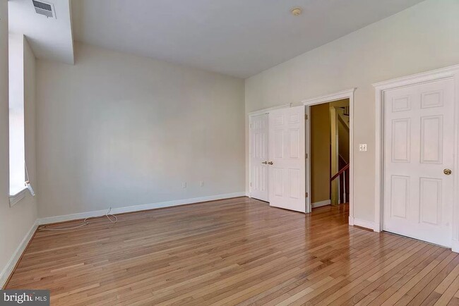 Building Photo - 1820 Madison Ave Unit Room 2F