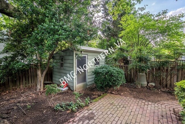 Photo - 2300 N Buchanan St