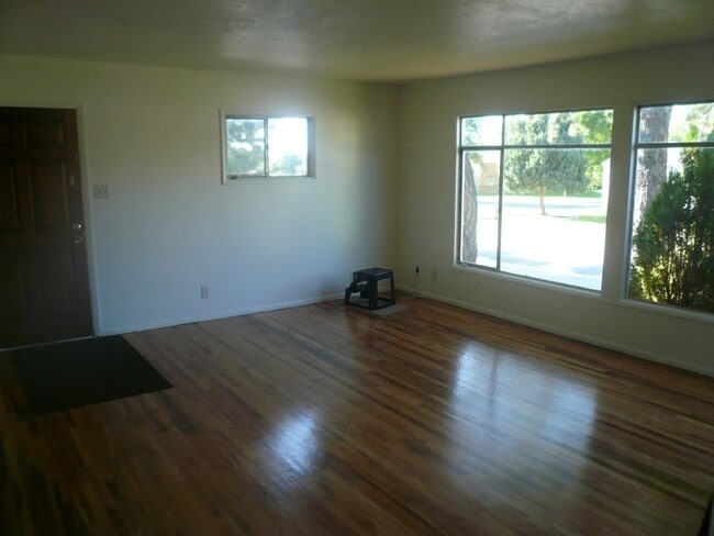 Photo - 275 W 4625 S