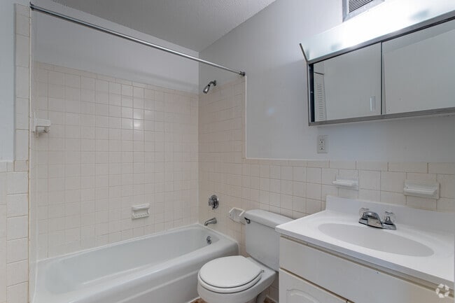 STUDIO, 1 BA, - 602 SF - Lord Baron Apartments