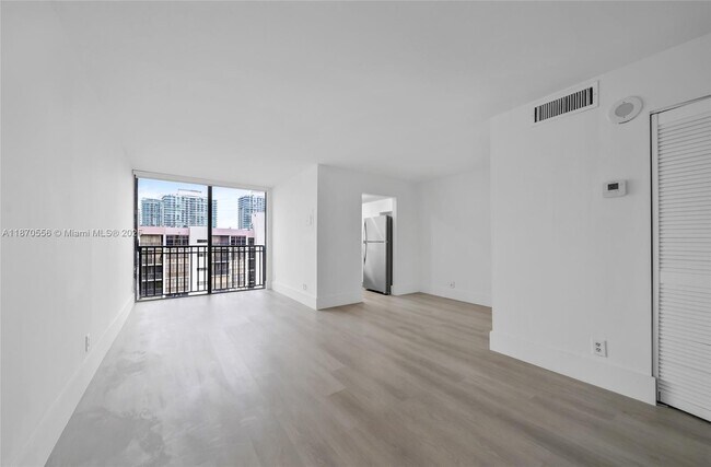 Photo - 17021 N Bay Rd Unit 1025