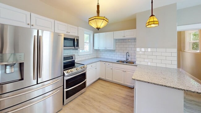 Kitchen - 1853 Taylor St NE