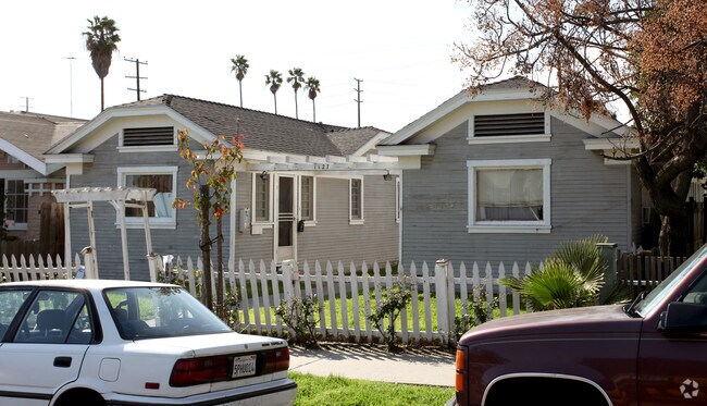 Photo - 1127 Magnolia Ave Apartments