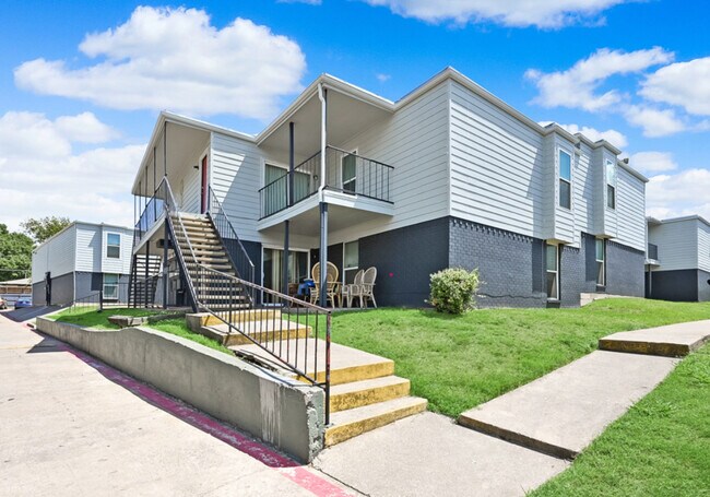 Exterior Walkways – Convenient access to upstairs and downstairs homes. - Villa Rosita Rental