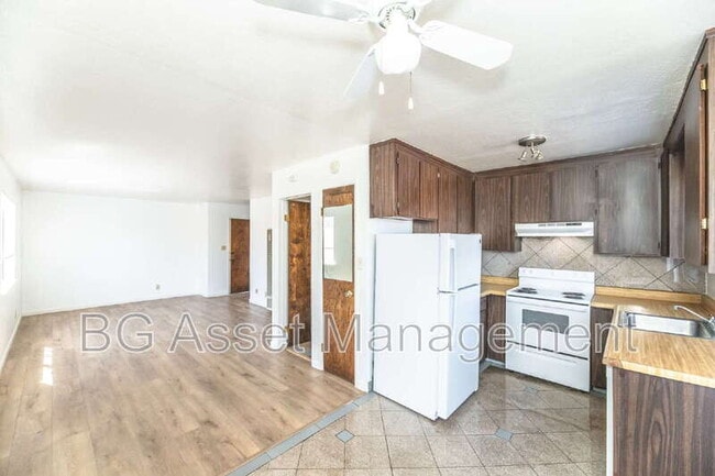Building Photo - 547 Rodeo Ave Unit F