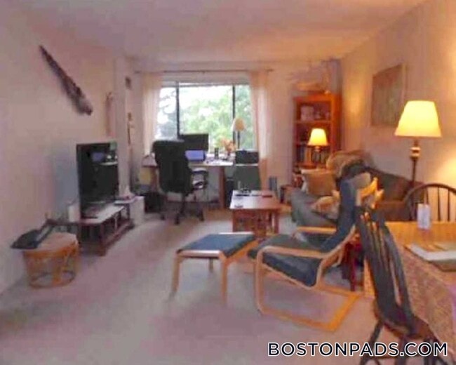 Building Photo - 1933 Commonwealth Ave Rental