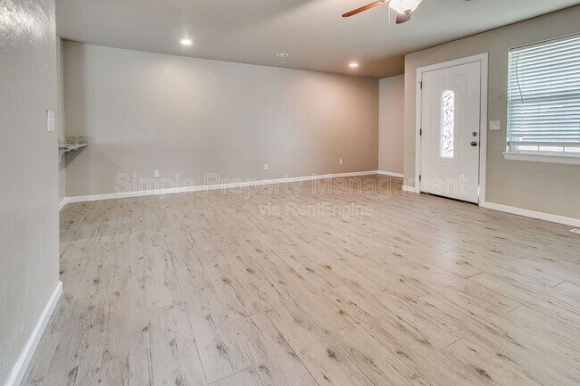 Photo - 120 N Ranchwood Blvd