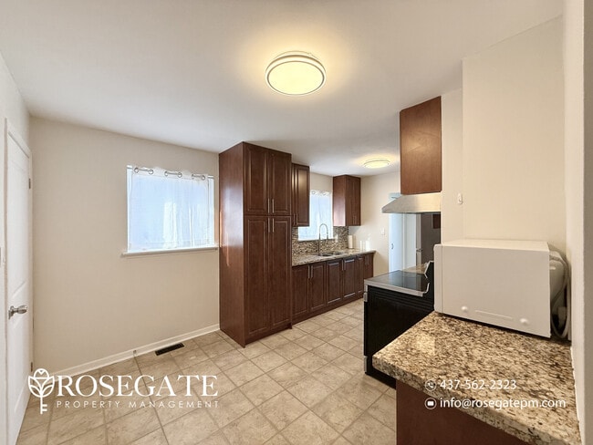 Photo - Spacious 3-Bedroom Main Level Home with Internet Included – Scarborough Unit 1