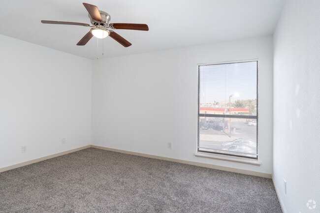 2BR, 1BA - 850SF - Primary Bedroom