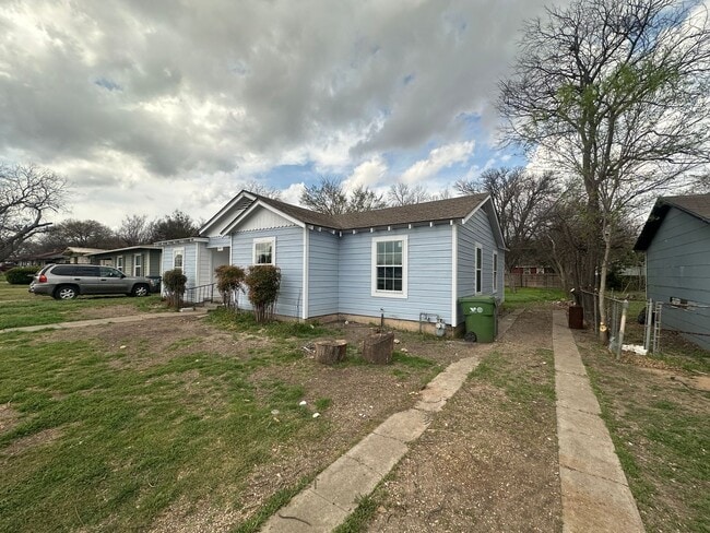 Photo - 3921 Roselawn Dr