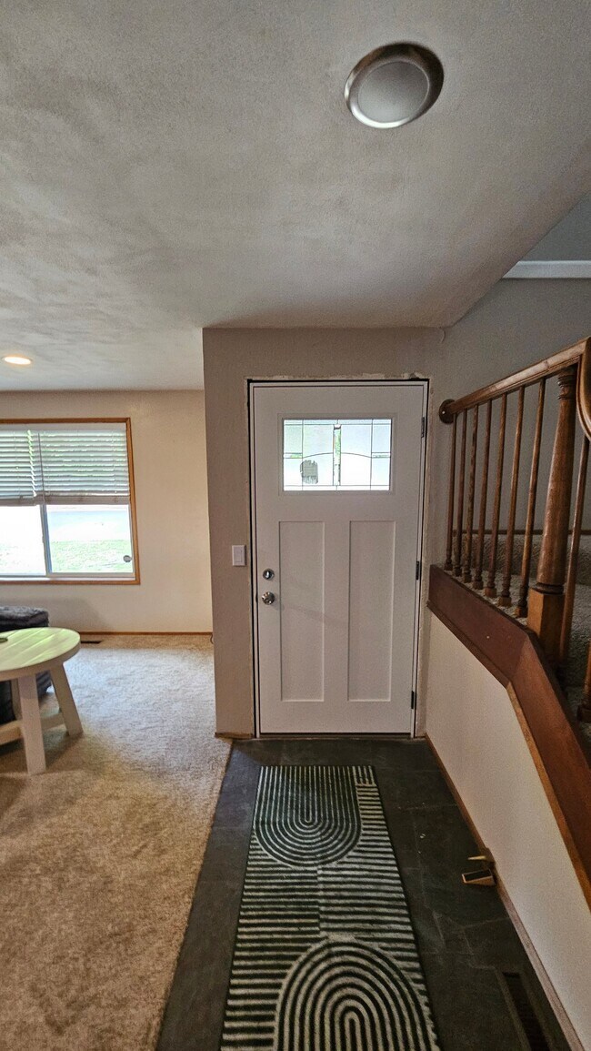 3230 NW Norwood Dr