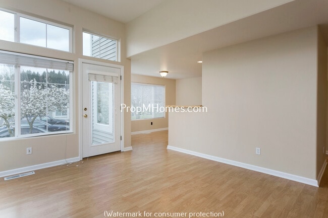 Photo - Stylish Beaverton Townhome with Attached Garage!