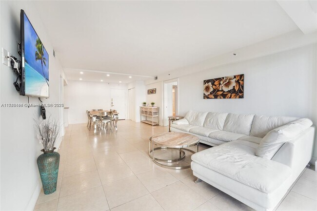 Photo - 5225 Collins Ave Unit 410