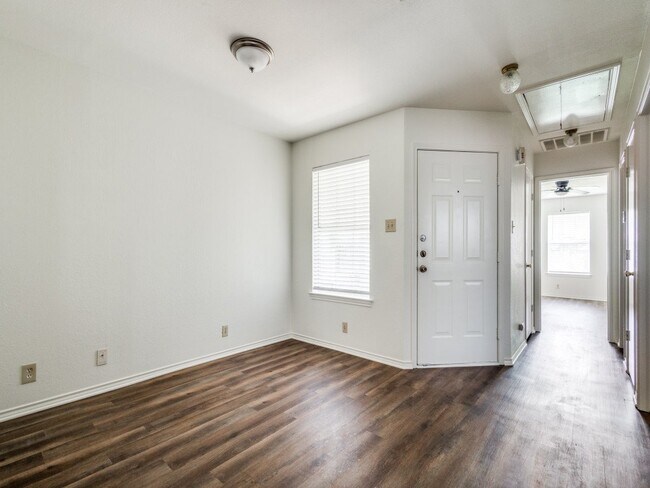 Photo - 510 Strata Dr