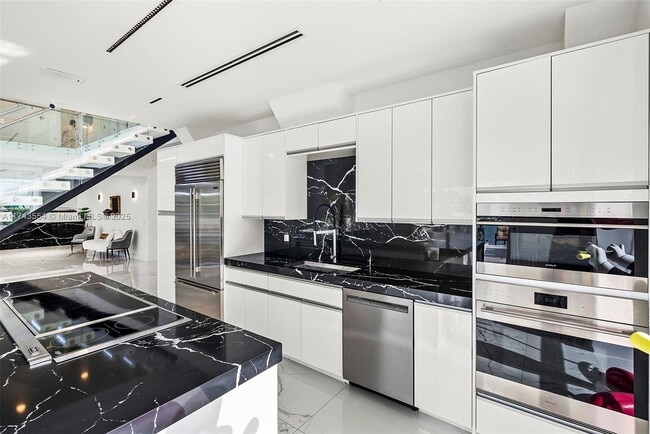 Photo - 3251 NE 164th St