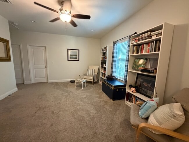 Photo - 411B Redwood Ave