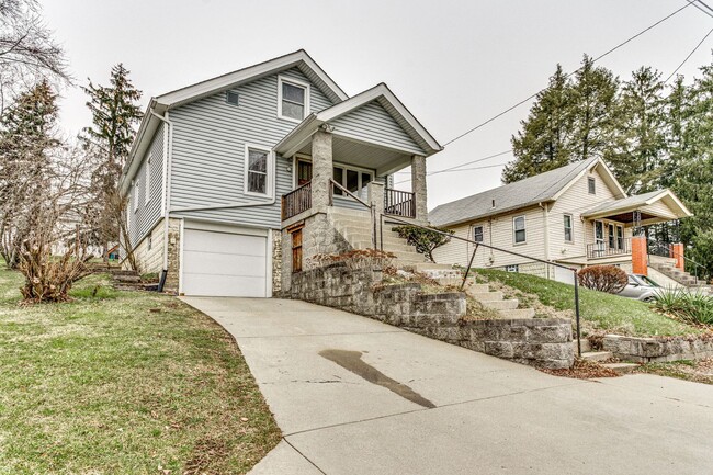 Photo - AVAILABLE JULY 1ST! BEAUTIFUL 3 bedroom / 1.5 bathroom house in KENNEDY TOWNSHIP!