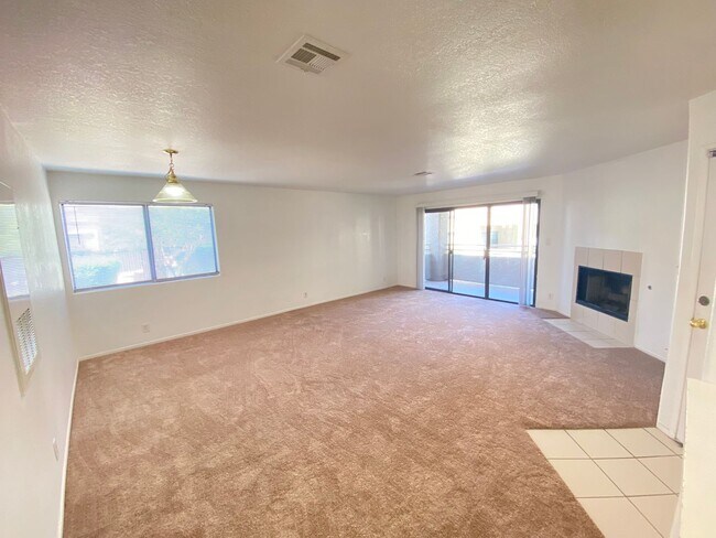 Photo - Charming 1 Bed/1Bath  2-Story Condo nestled in this Beautifully Gated Community in Spring Valley! Unidad 105