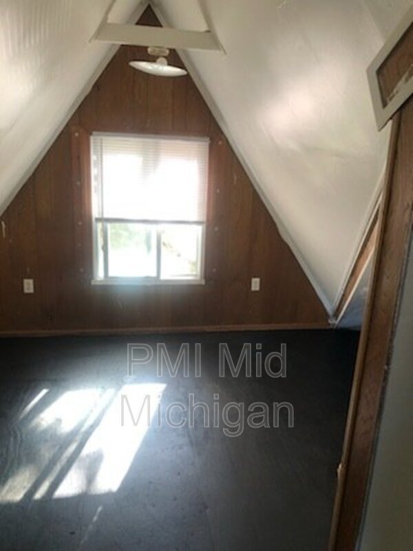 Photo - 9717 Balfour Rd