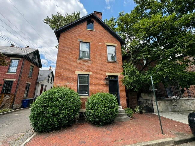 Building Photo - 561 S 5th St