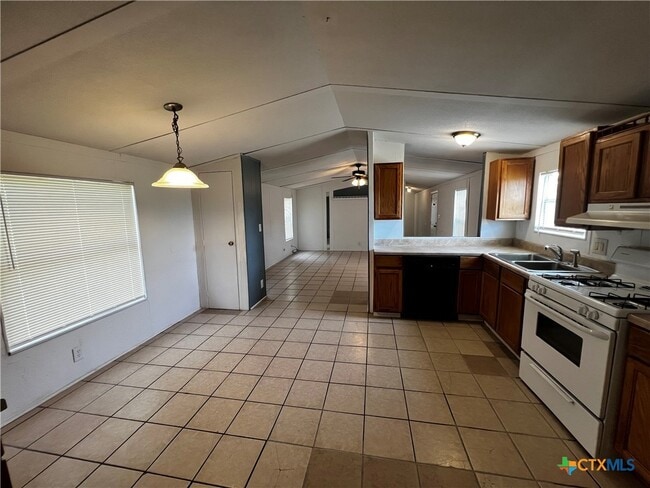 Building Photo - 220 Six Pines Rd Rental