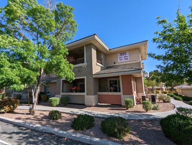 Photo - 905 Duckhorn Ct House