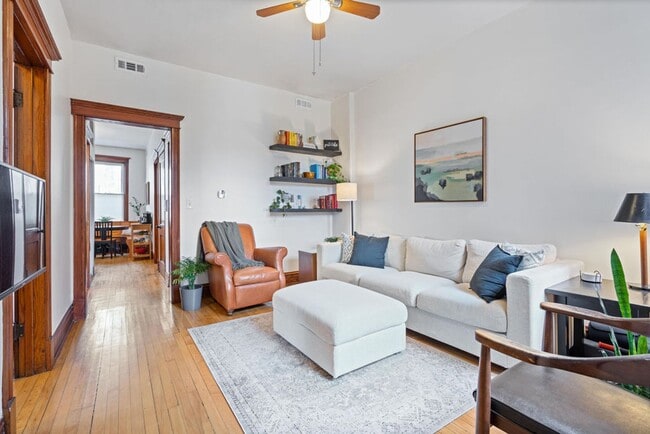 Photo - Beautiful 2BD/1BTH Apartment on Rice St!