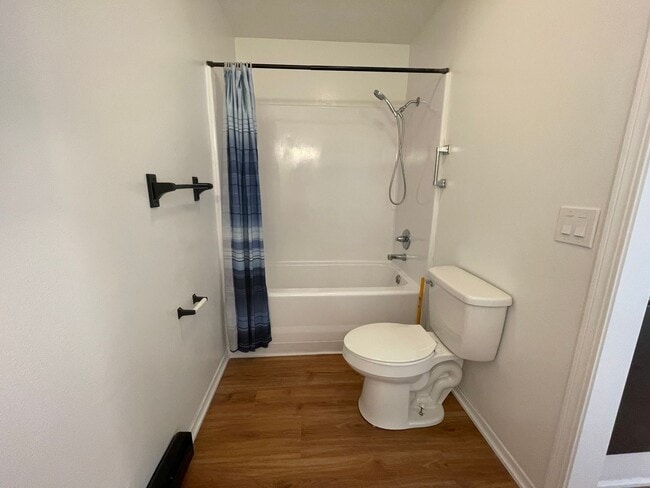 Building Photo - Valley Junction Unit 3 Rental