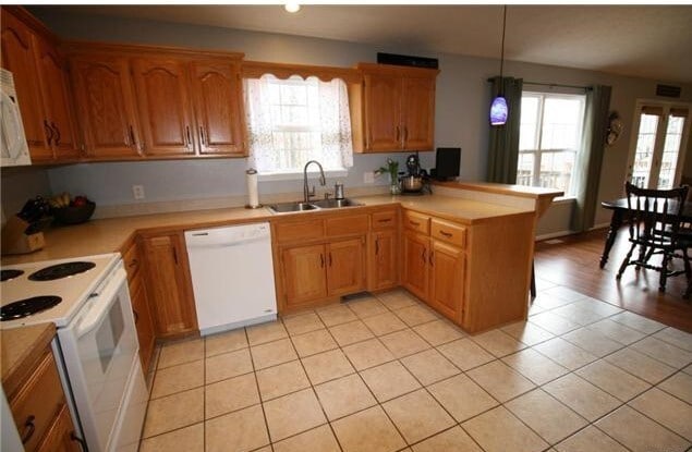 Building Photo - 4 bedroom, 3 bath Ranch Style Home