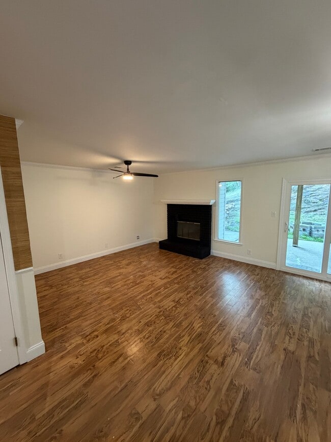 Photo - 3411 Cedarcrest Cir